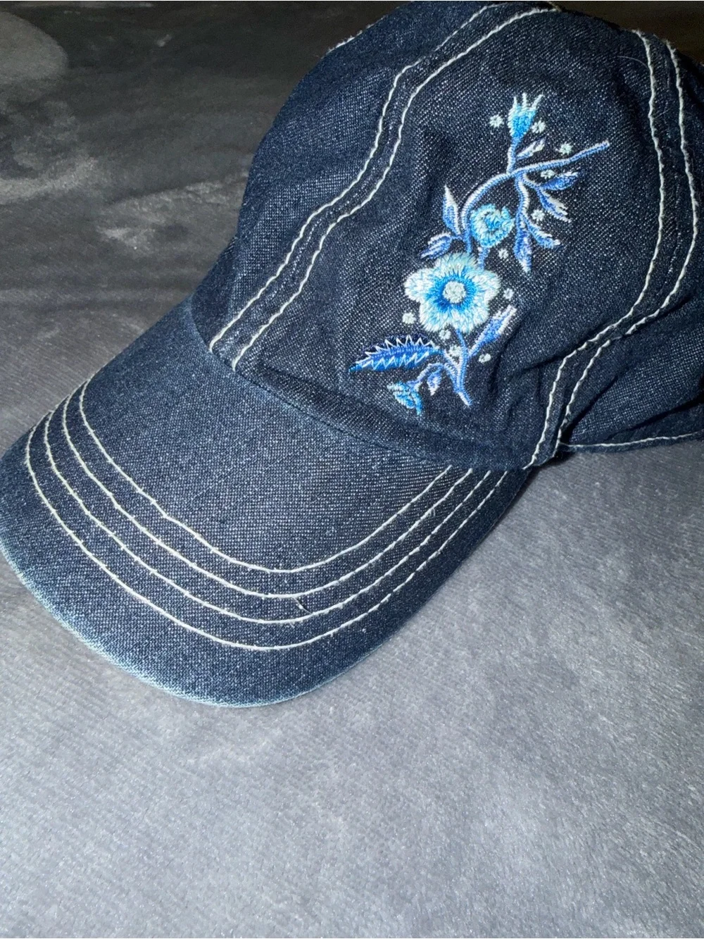 🩵🤍 Embroidered Dark Denim Baseball Cap with Floral Detail